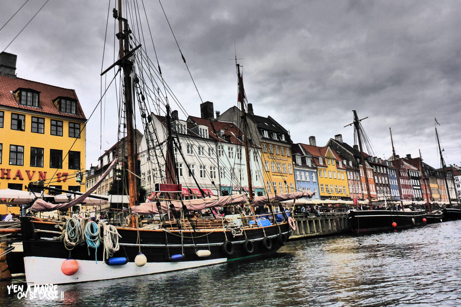 Vieux gréements et façades colorées le long du canal de Nyhavn à Copenhague