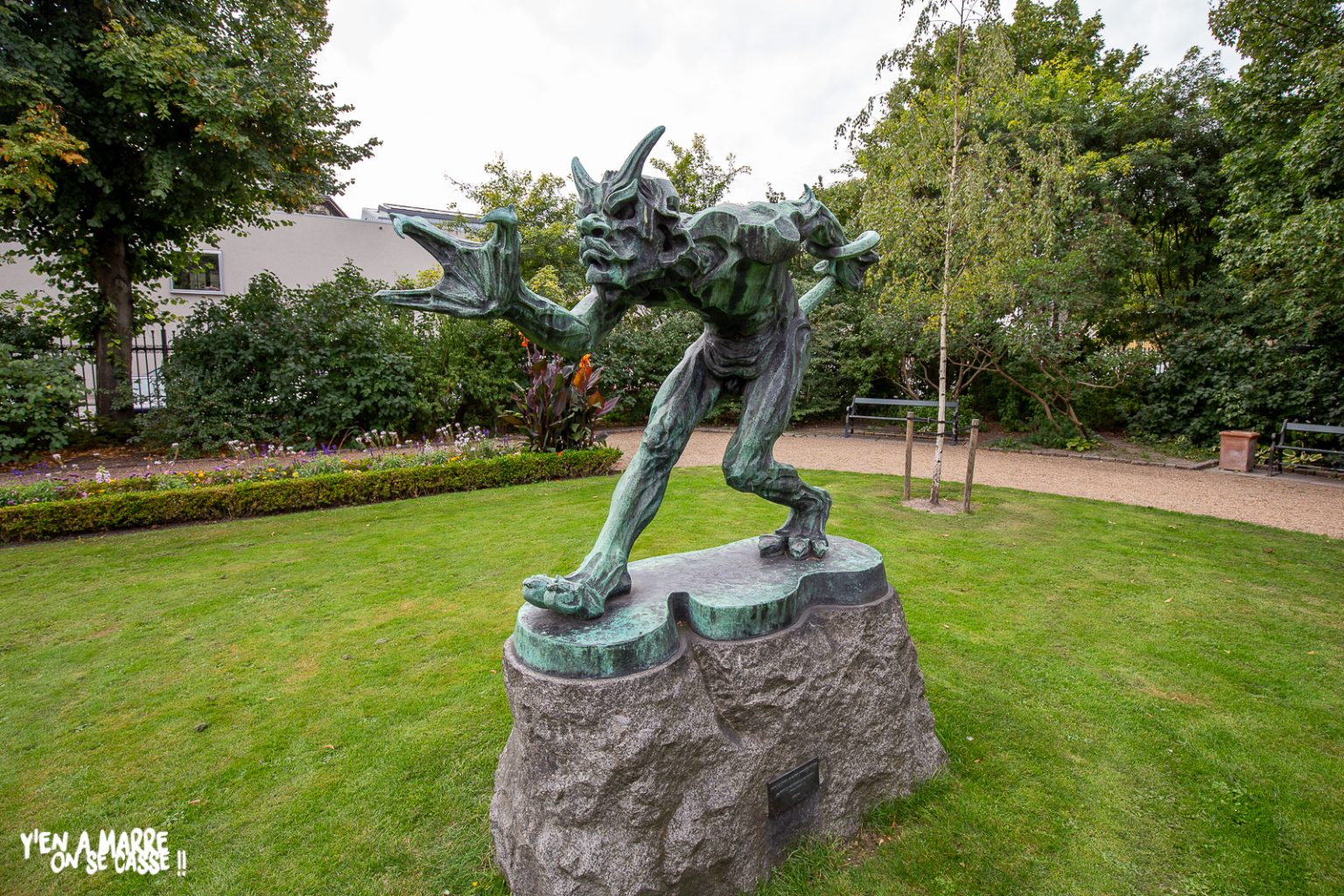 Sculpture en bronze dans le jardin de la Glyptotek