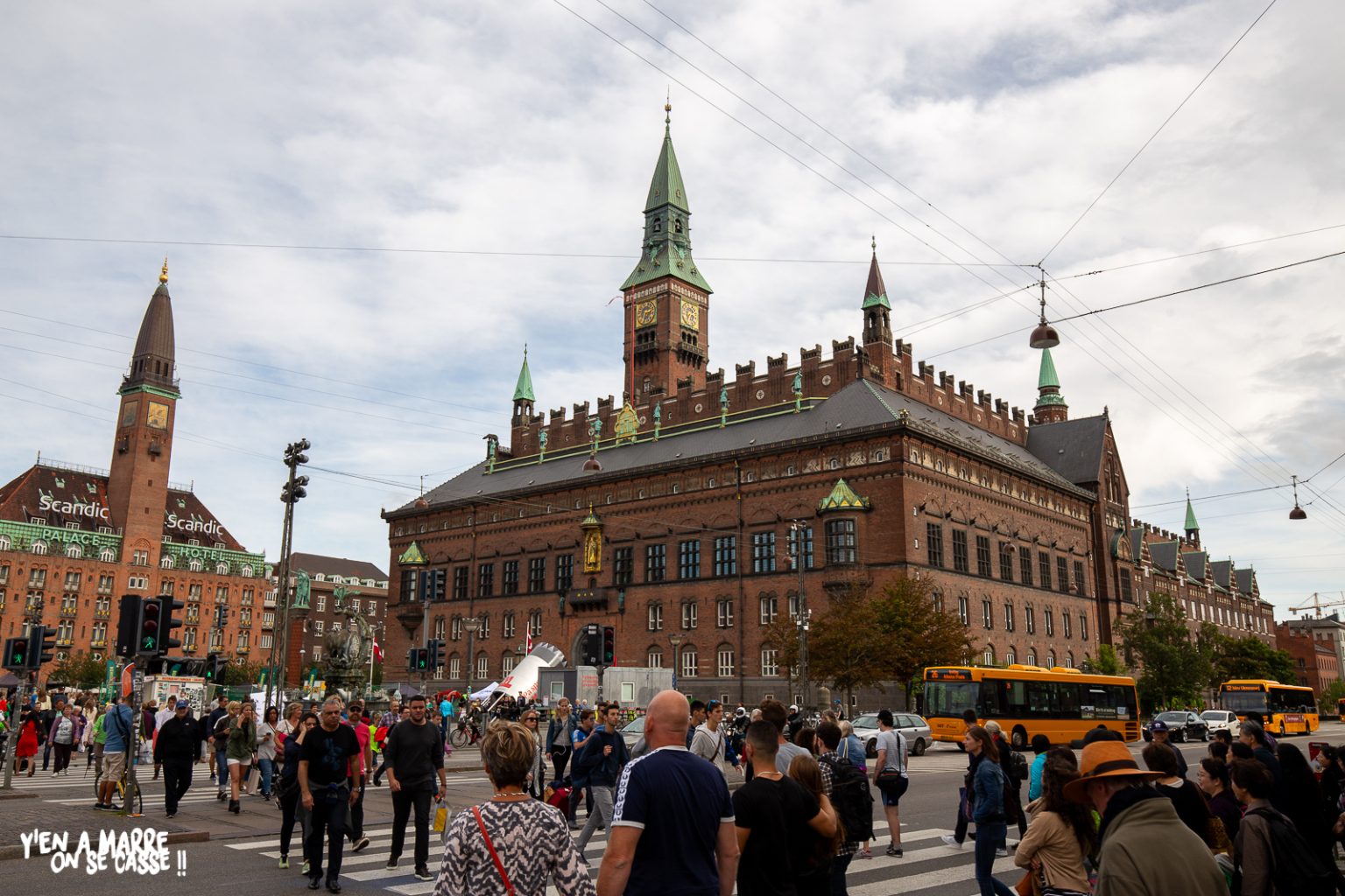 L’hôtel de ville de Copenhague sur la place Rådhuspladsen