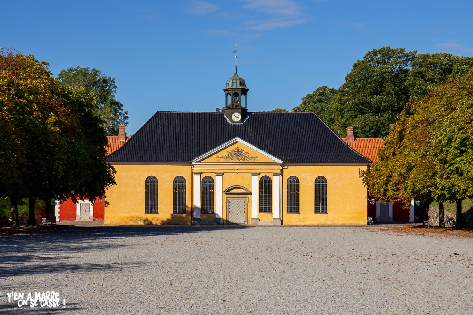 La petite église jaune de Kastellet