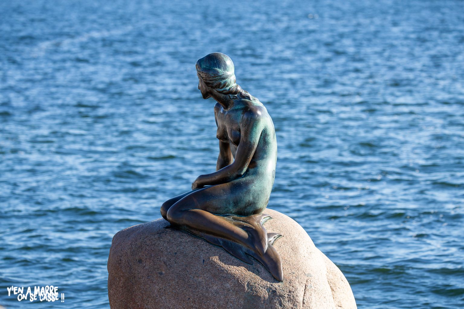 La Petite Sirène de Copenhague sur son rocher face à l’Øresund