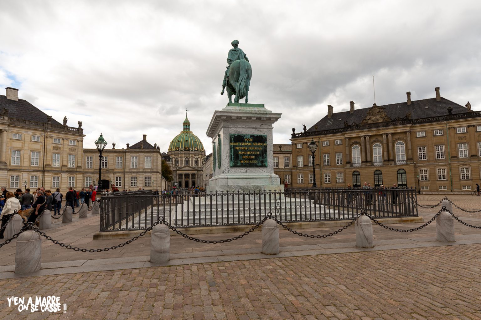 La place d’Amalienborg et la statue équestre de Frédéric V