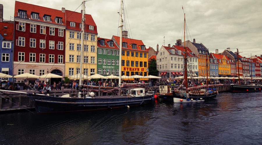 Façades colorées et voiliers du port de Nyhavn