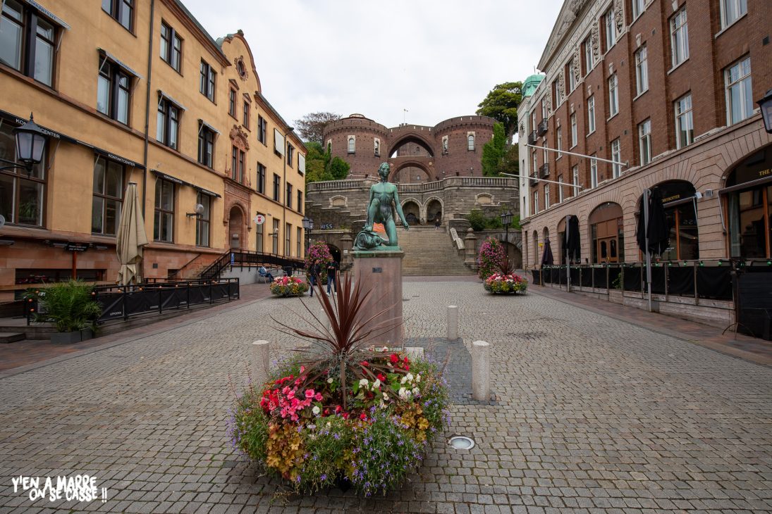 Rue fleurie du centre de Helsingborg