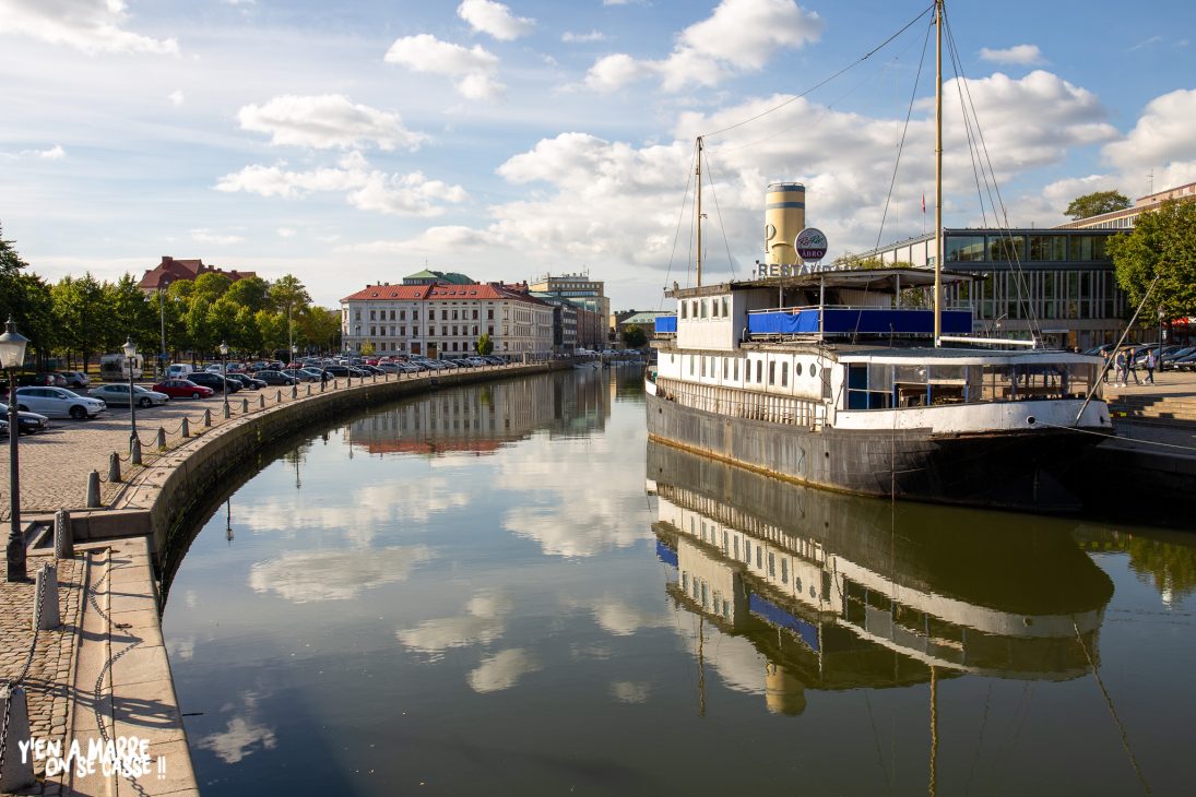 Bateaux amarrés le long d’un canal de Göteborg