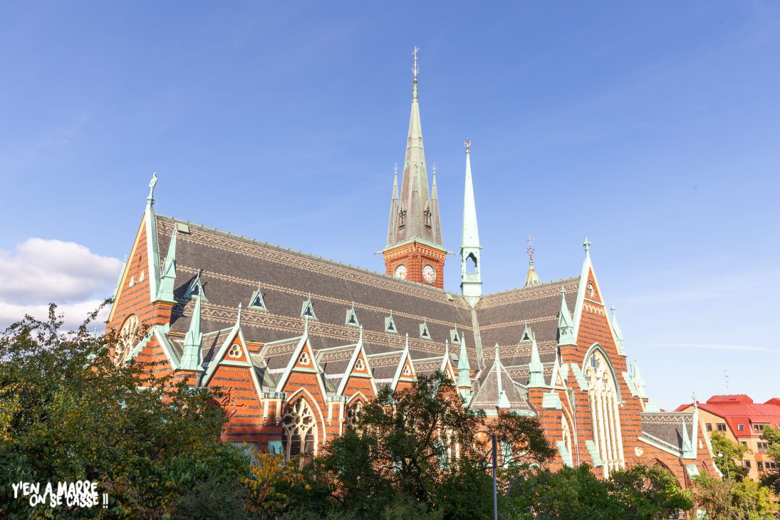 Église néogothique en briques à Göteborg